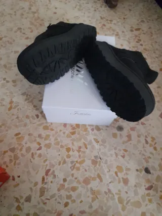 Botines negros con plataforma y pelo