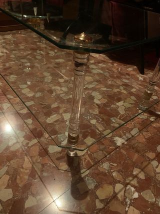 Mesa centro cristal y metal dorado