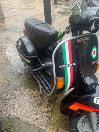 Vespa Moto Scooter Negra