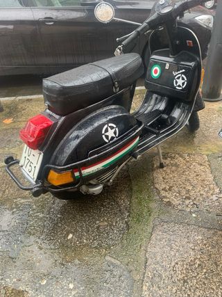 Vespa Moto Scooter Negra
