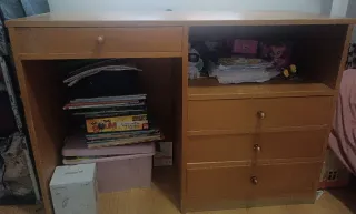 Escritorio de madera con 4 cajones