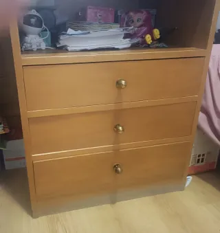 Escritorio de madera con 4 cajones