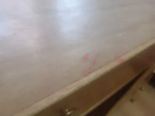 Escritorio de madera con 4 cajones