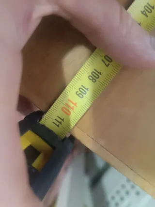 Escritorio de madera con 4 cajones