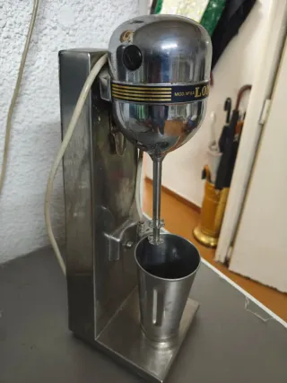 Batidora de helados vintage cromada