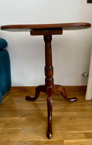 Mesita auxiliar de caoba de 75 de alto, 60x45