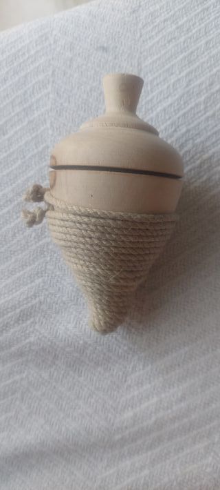 Peonza de madera artesanal