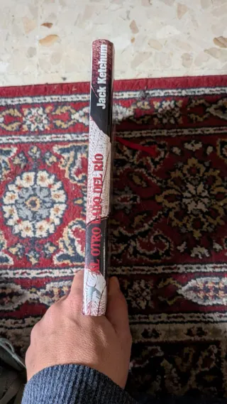 Al otro lado del río