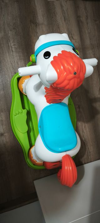 Caballo balancín infantil de plástico