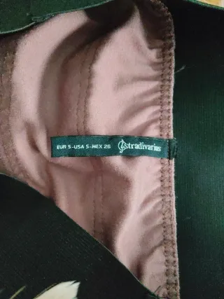 Falda mini Stradivarius plumas rosa T. S