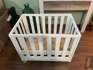 Minicuna madera blanca con ruedas