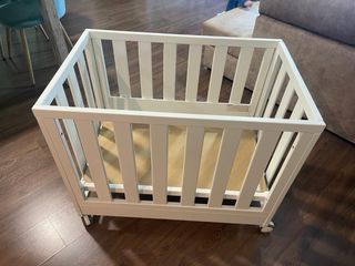 Minicuna madera blanca con ruedas