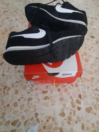 Zapatillas Nike MD Runner 2 Negro/Blanco