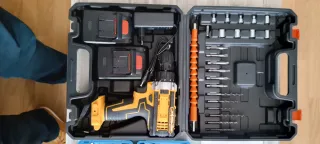 Taladro-destornillador y juego carraca