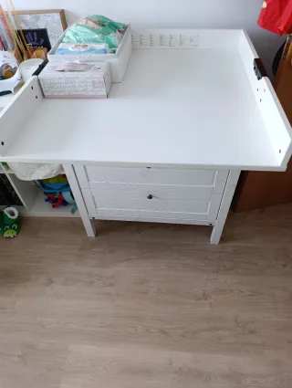 Cambiador de bebé blanco