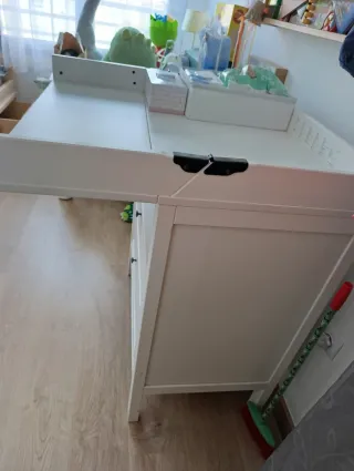 Cambiador de bebé blanco