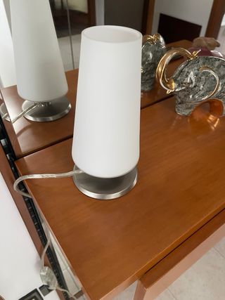 Lampada da tavolo con accensione tattile