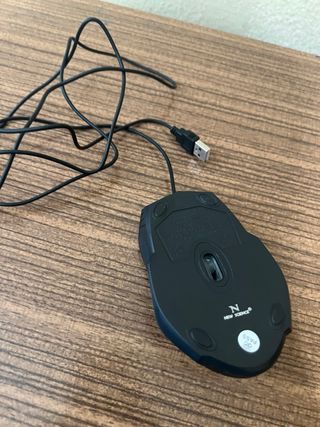 Ratón de ordenador con cable negro