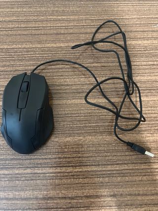 Ratón de ordenador con cable negro