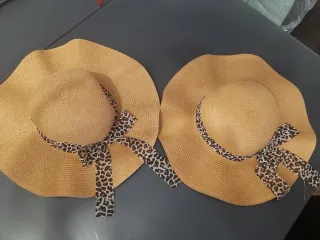 2 Sombreros de playa con estampado animal print