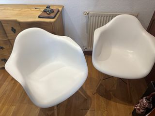 Sillones tipo Vitra blancos