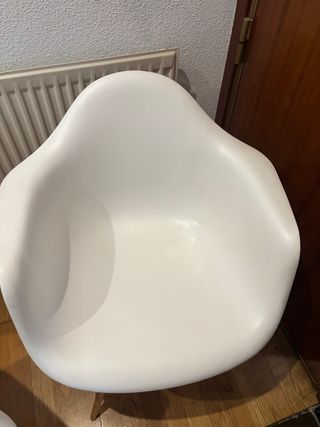 Sillones tipo Vitra blancos