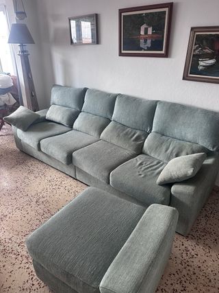 Sofá 4 plazas azul con puff