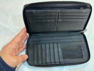 Cartera Desigual negra con diseño floral