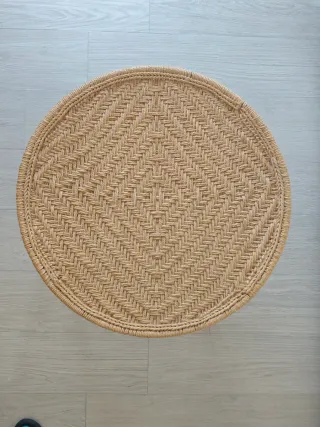 Mesa auxiliar de hierro y yute