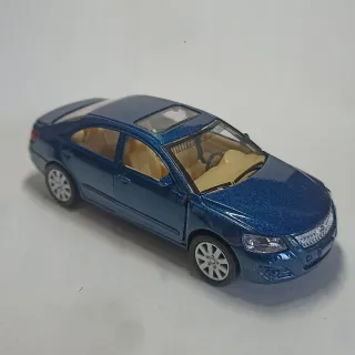 Coche de juguete Toyota Camry escala
