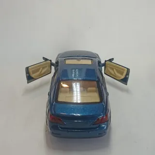 Coche de juguete Toyota Camry escala