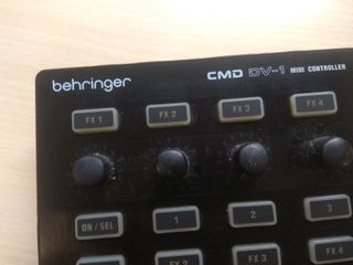 Controlador MIDI Behringer CMD DV-1 para DJ. Diseñ