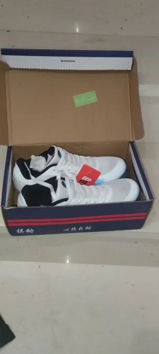 Zapatillas Atletismo Blancas y Azules