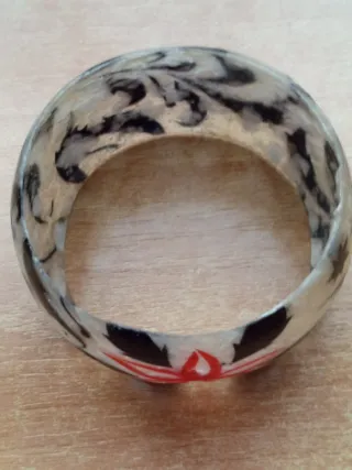 Pulsera con diseño floral