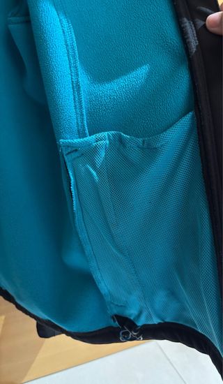 Chaqueta Quechua Softshell Negra y Azul