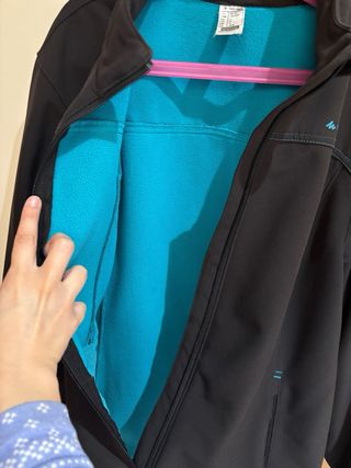 Chaqueta Quechua Softshell Negra y Azul