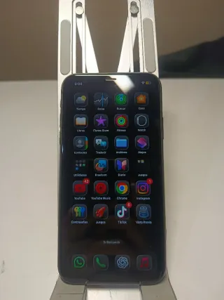 iPhone 11 64 GB negro – 83% batería + carg