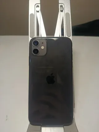 iPhone 11 64 GB negro – 83% batería + carg