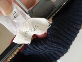 Pantaloni donna rossi con dettagli neri