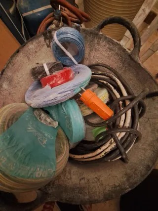 Lote Herramientas Varias y Cables