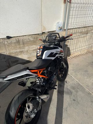 KTM 125 Naked 2018, 7500 km