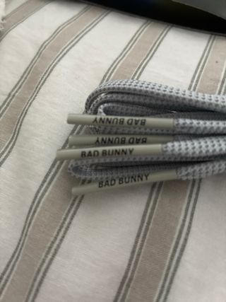 Adidas x Bad Bunny Originales cordones calzado