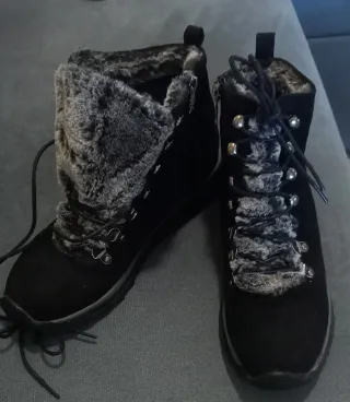 Botas de montaña XTI negras con pelo