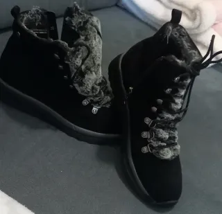 Botas de montaña XTI negras con pelo