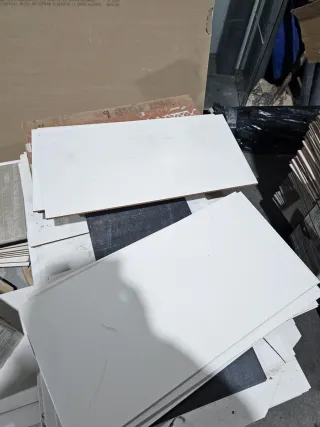 Lote porcelánico terrazo y azulejo.