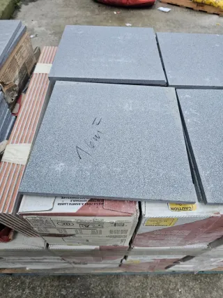 Lote porcelánico terrazo y azulejo.