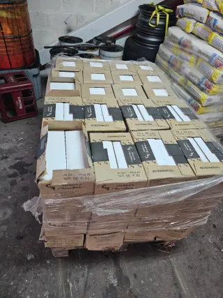 Lote porcelánico terrazo y azulejo.