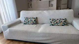 Sofá 3 plazas azul con cojines