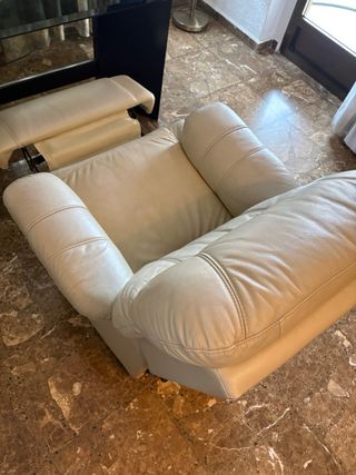 Sillón de masaje de piel beige
