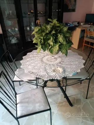 Tavolo cristallo e 4 sedie ferro battuto
